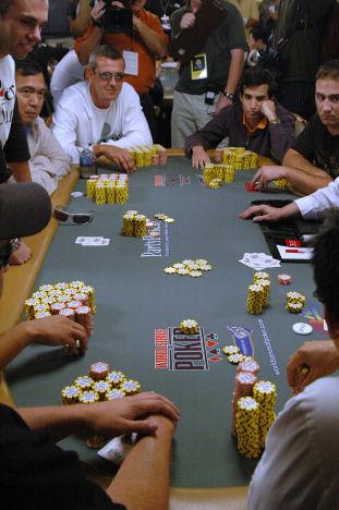 ロー ポーカーのルールと戦略を学ぼう！
